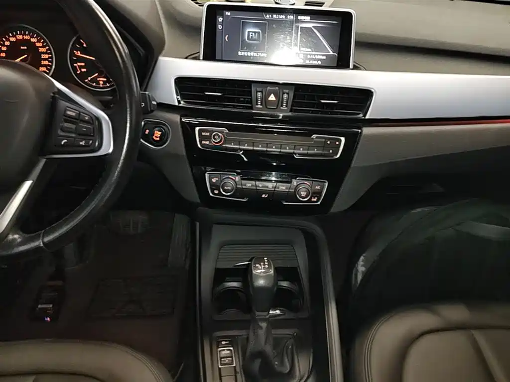 BMW X1 2016 sDrive18Li Fashion Model фото 14