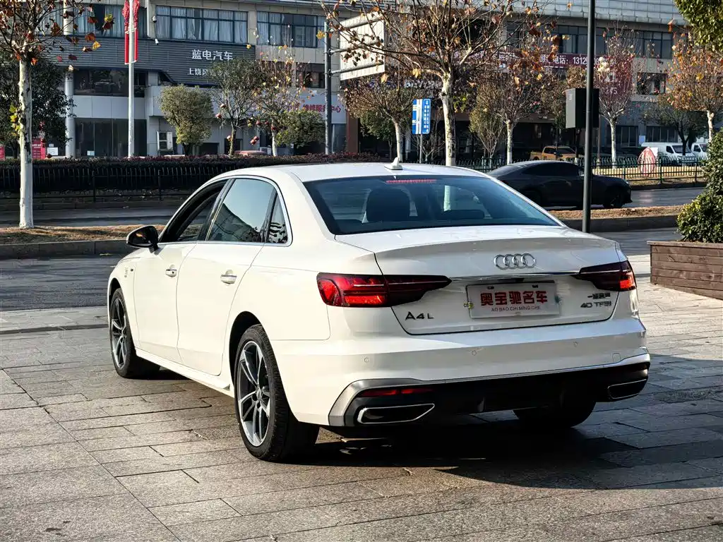 Audi A4L 2022 40 TFSI Fashion Dynamic фото 9