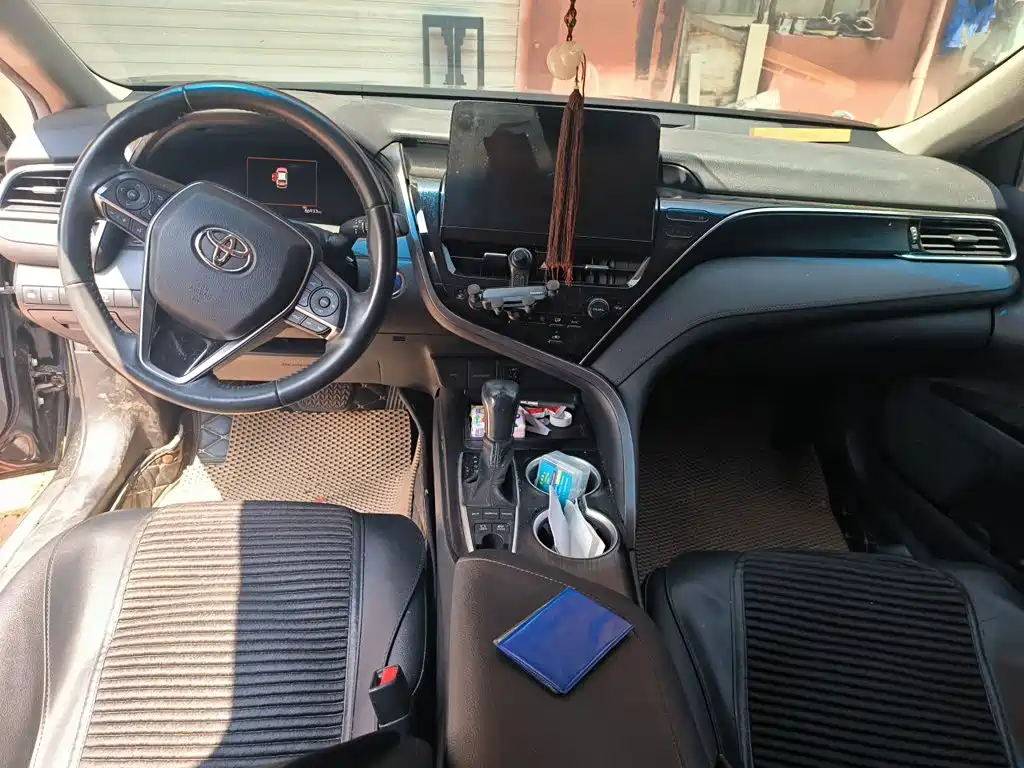 Фото 5 - Toyota Camry