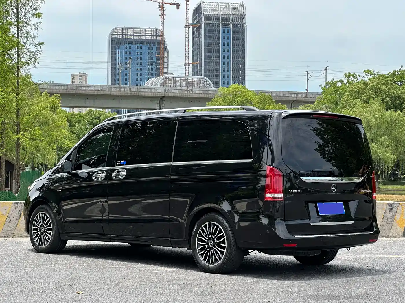 Mercedes-Benz V-Class 2018 V 260 L Premium Long Wheelbase Edition China VI фото 5