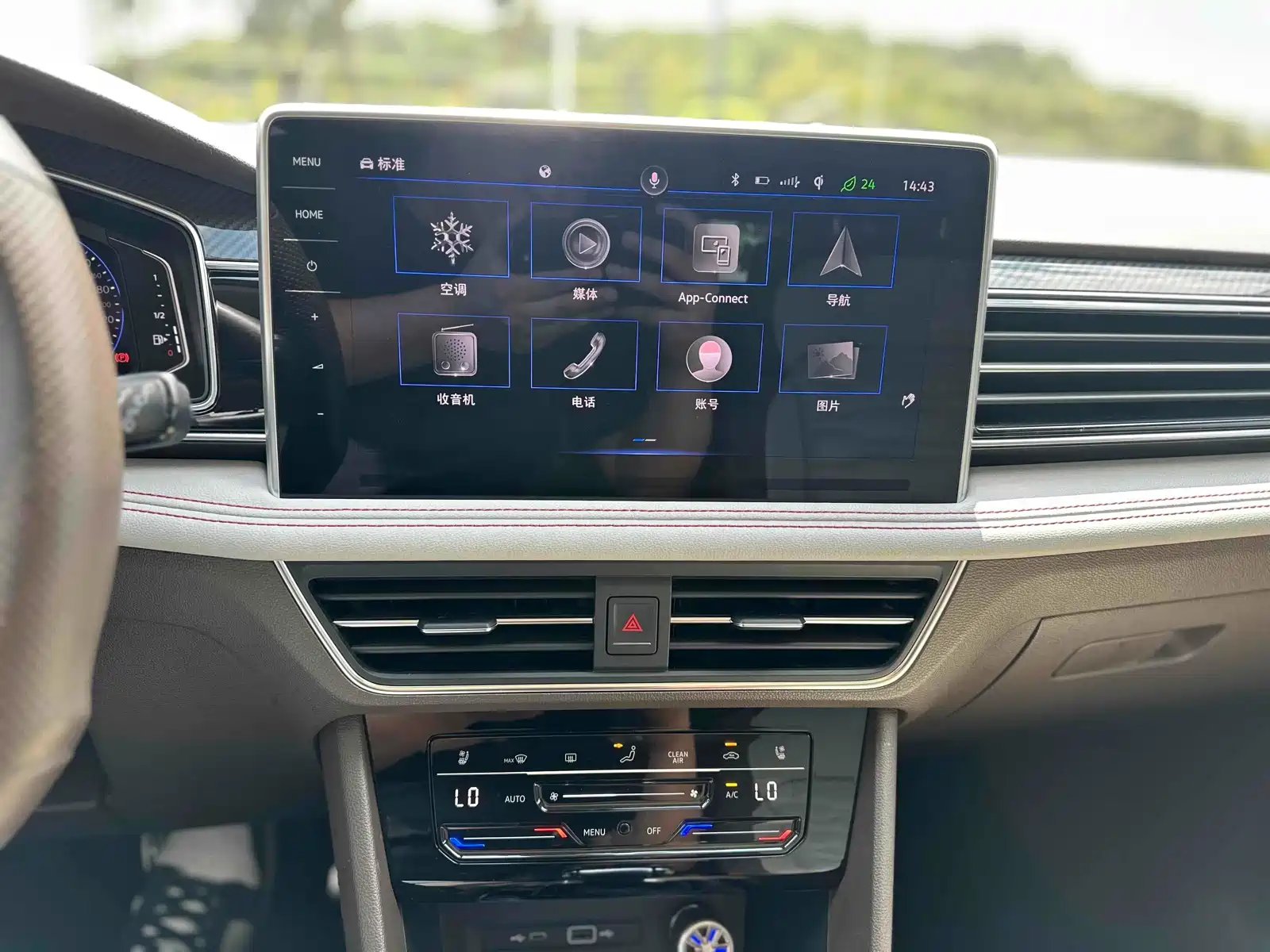Photo 16 - Volkswagen Tiguan L