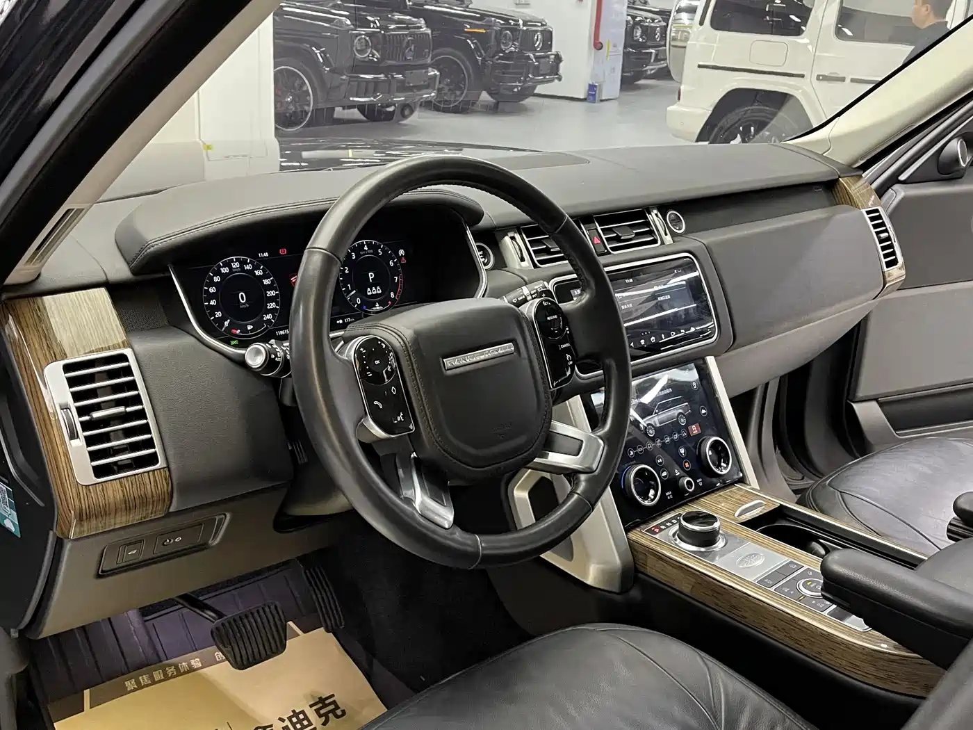 Land Rover Range Rover 2019 3.0 SC V6 Golden Age Edition фото 13