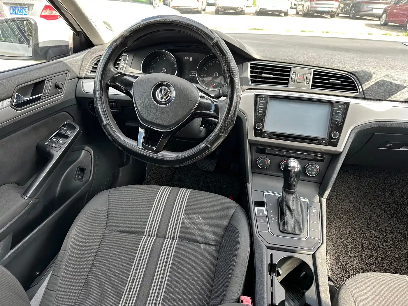 Volkswagen Lamando 2015 230TSI DSG Style фото 13