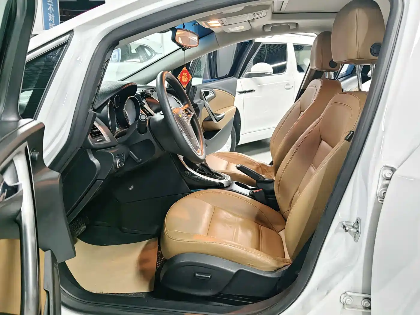 Buick Excelle 2013 GT 1.8L Automatic Fashion Edition фото 5
