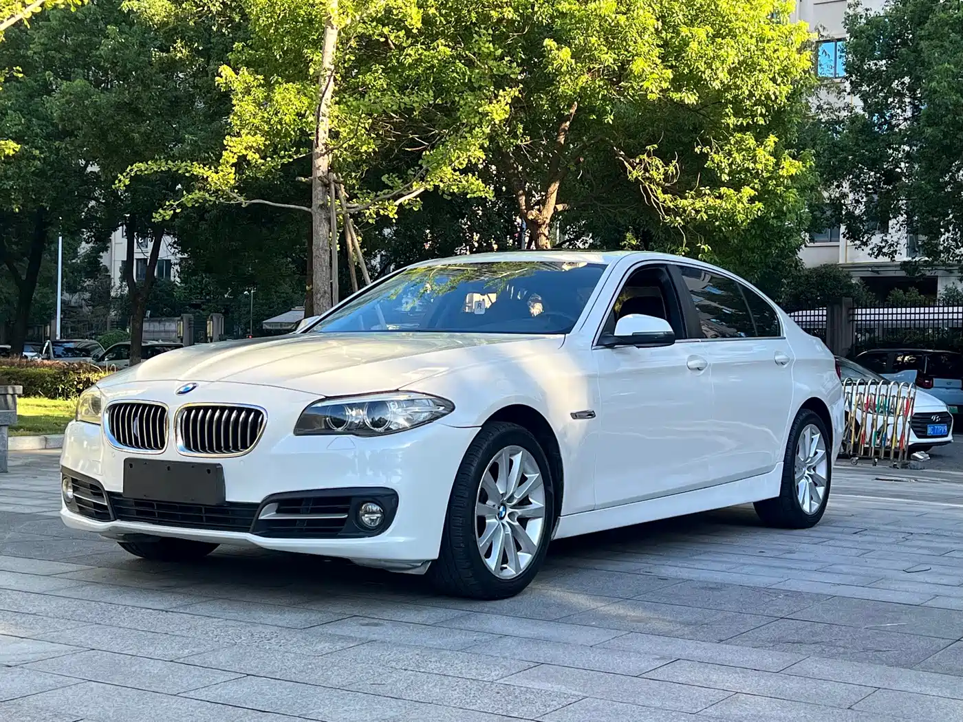 Фото 3 - BMW 5 Series