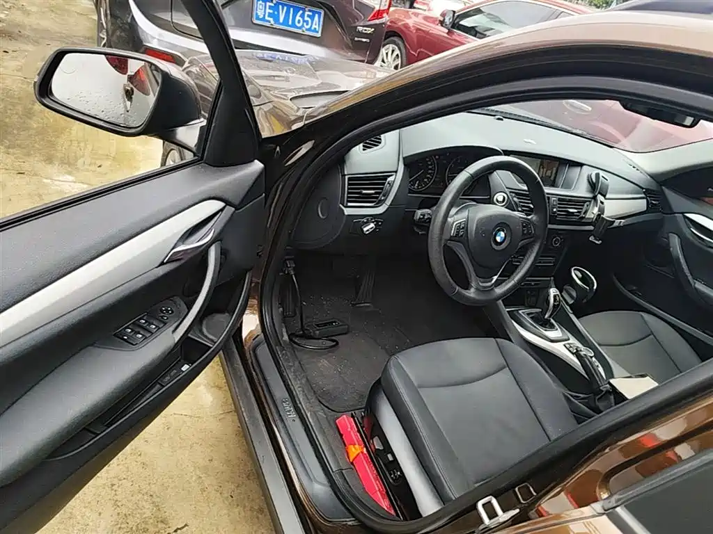 BMW X1 2014 sDrive18i Leading Edition фото 16