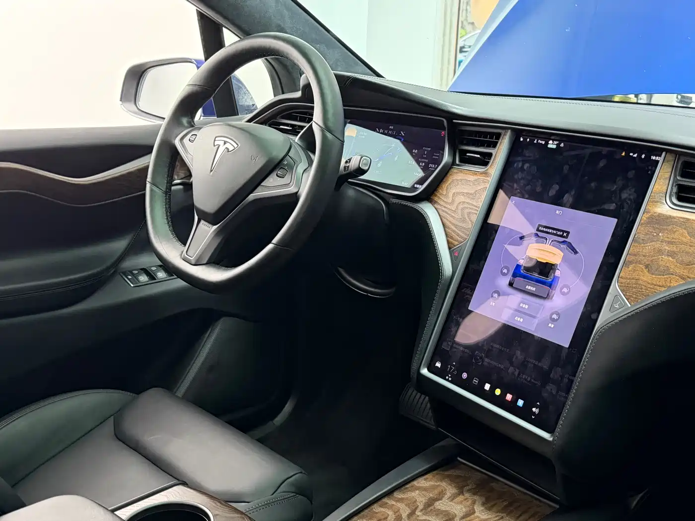 TESLA MODEL X
