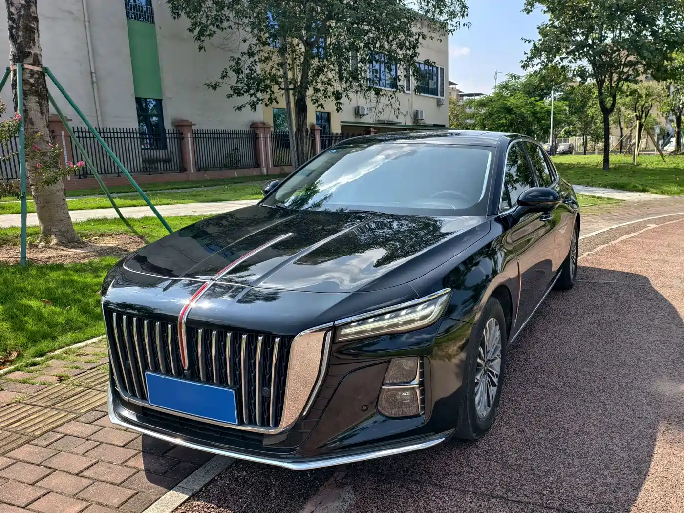 Фото 1 - Hongqi H5