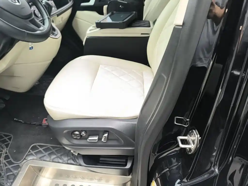 Volkswagen Caravelle 2018 2017 2.0TSI 4WD Comfort 7-Seater