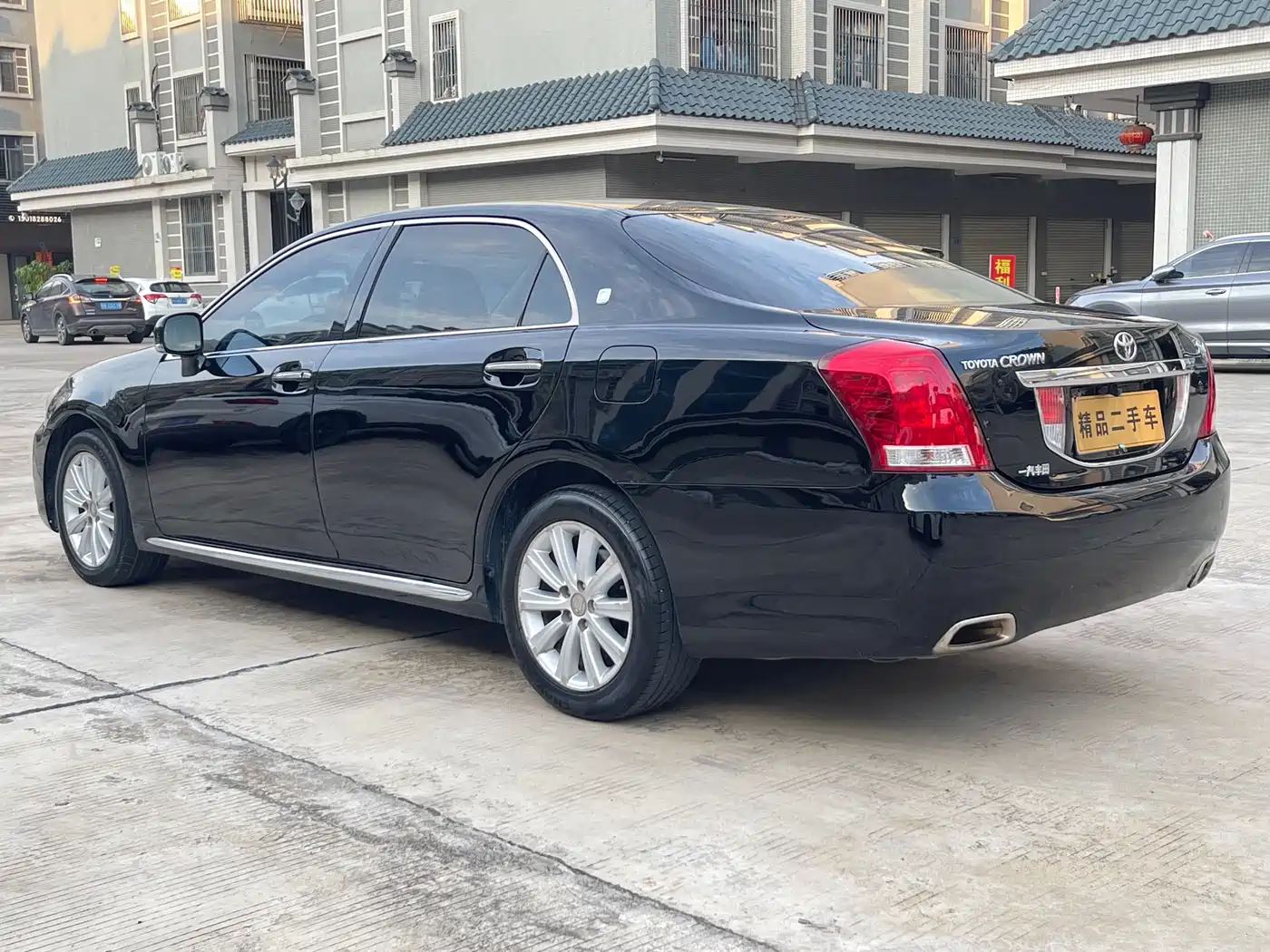 Фото 5 - Toyota Crown