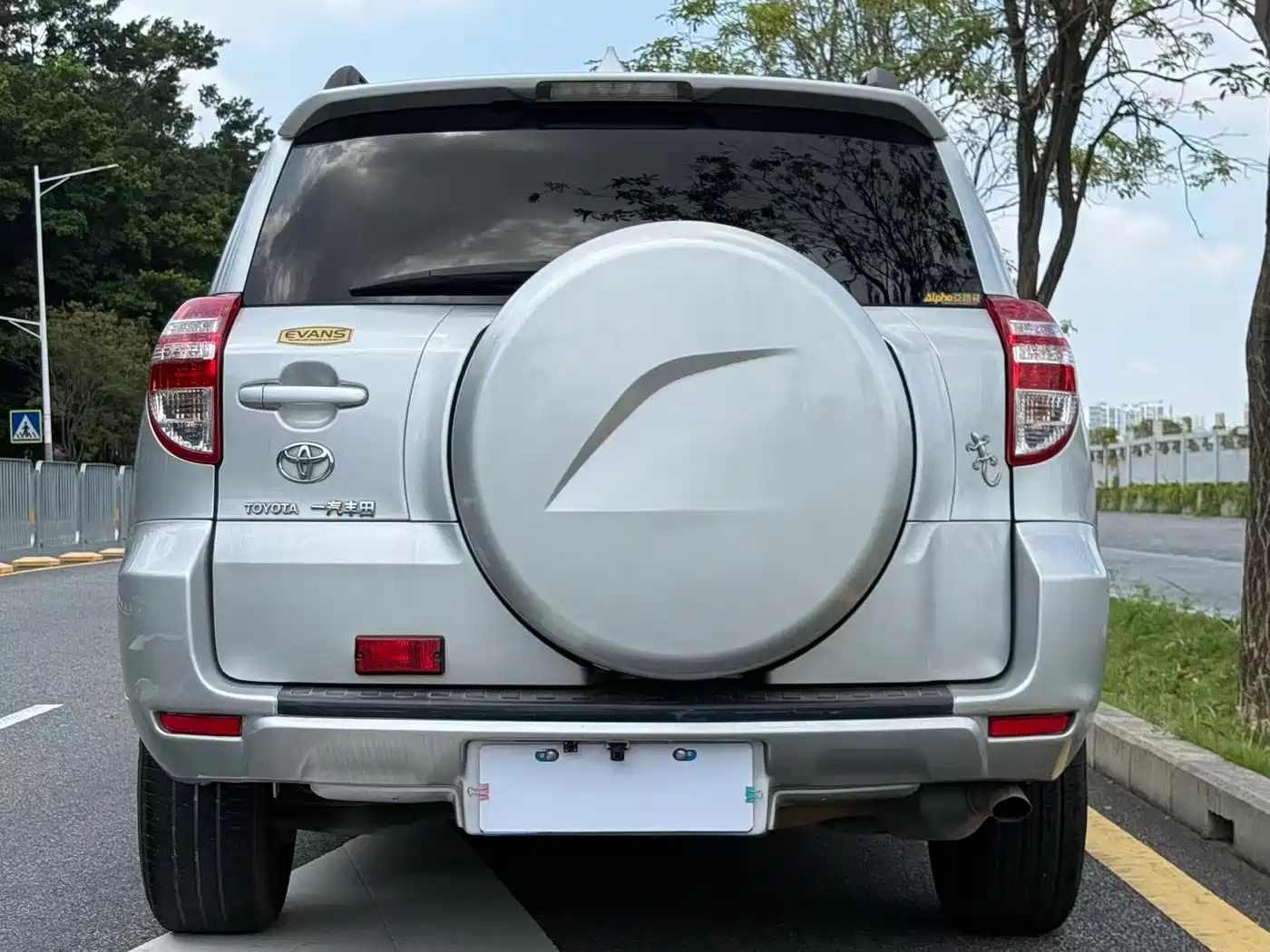 Photo 13 - Toyota RAV4 Rongfang