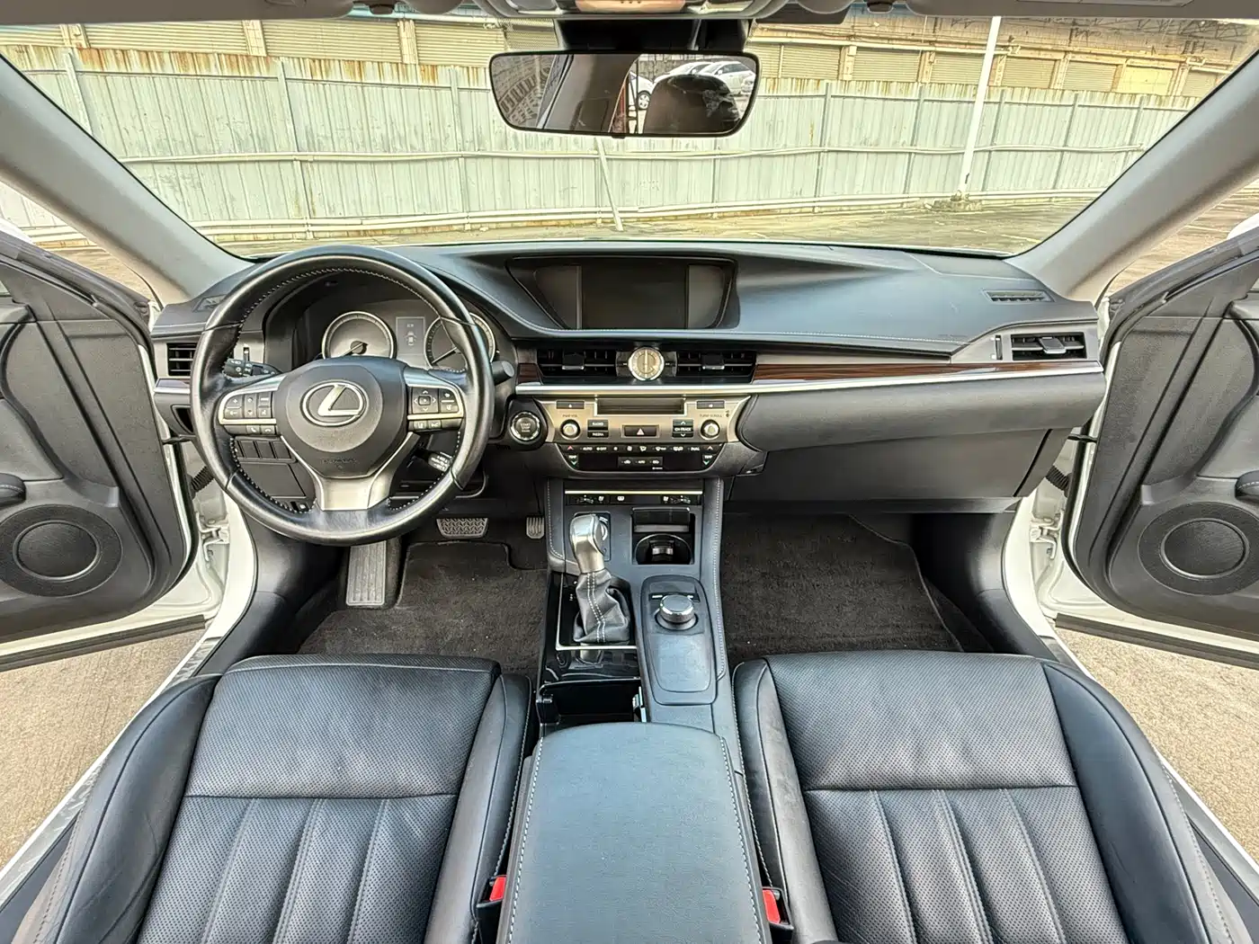 Фото 6 - Lexus ES