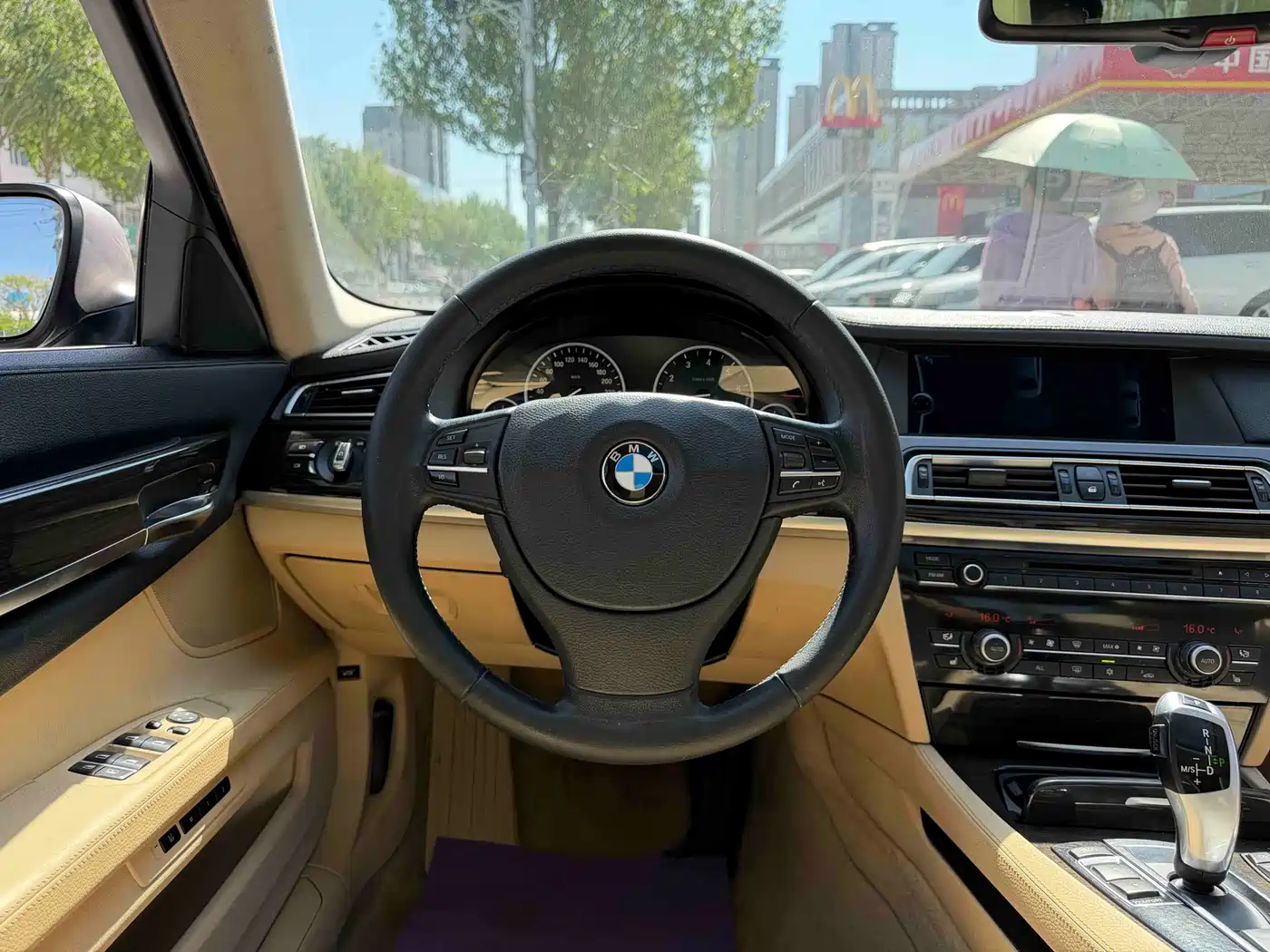 BMW 7 Series 2009 740Li Premium фото 6