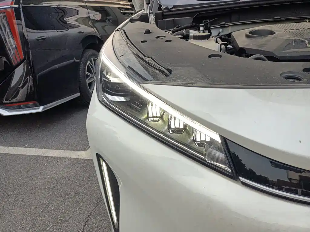 Фото 7 - Roewe D5X DMH