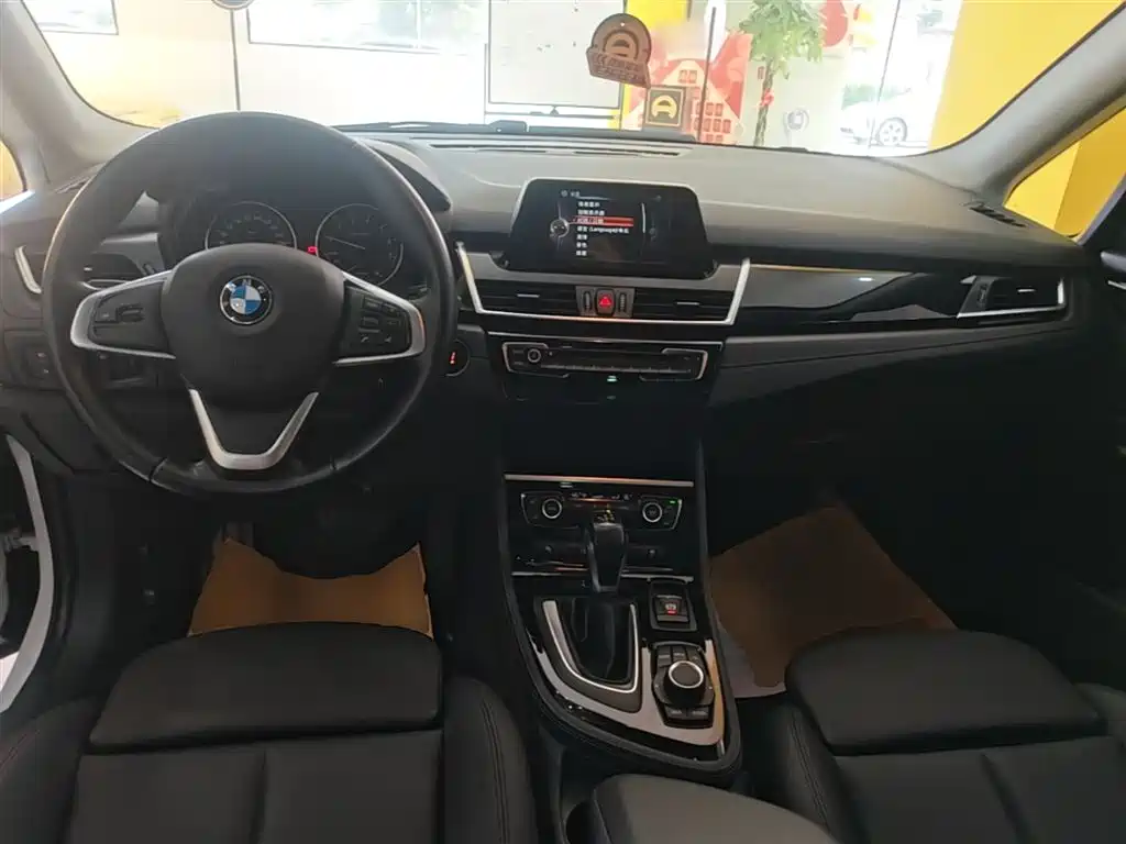 BMW 2 Series Touring 2016 218i Sport Design Package фото 6