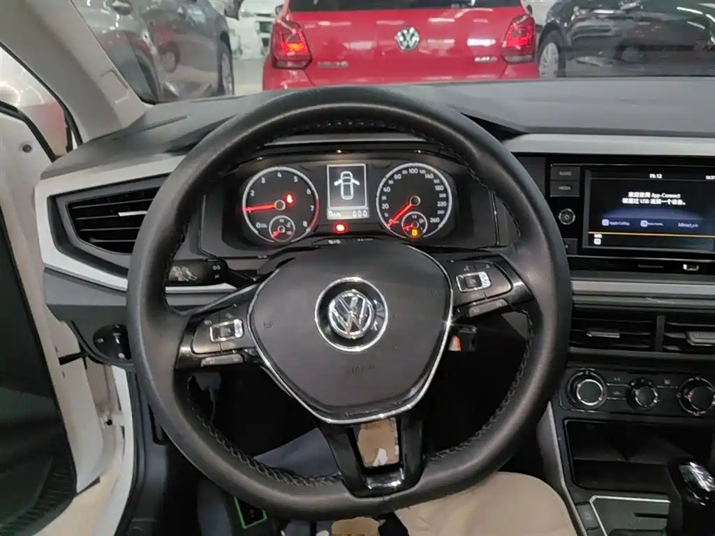 VOLKSWAGEN POLO