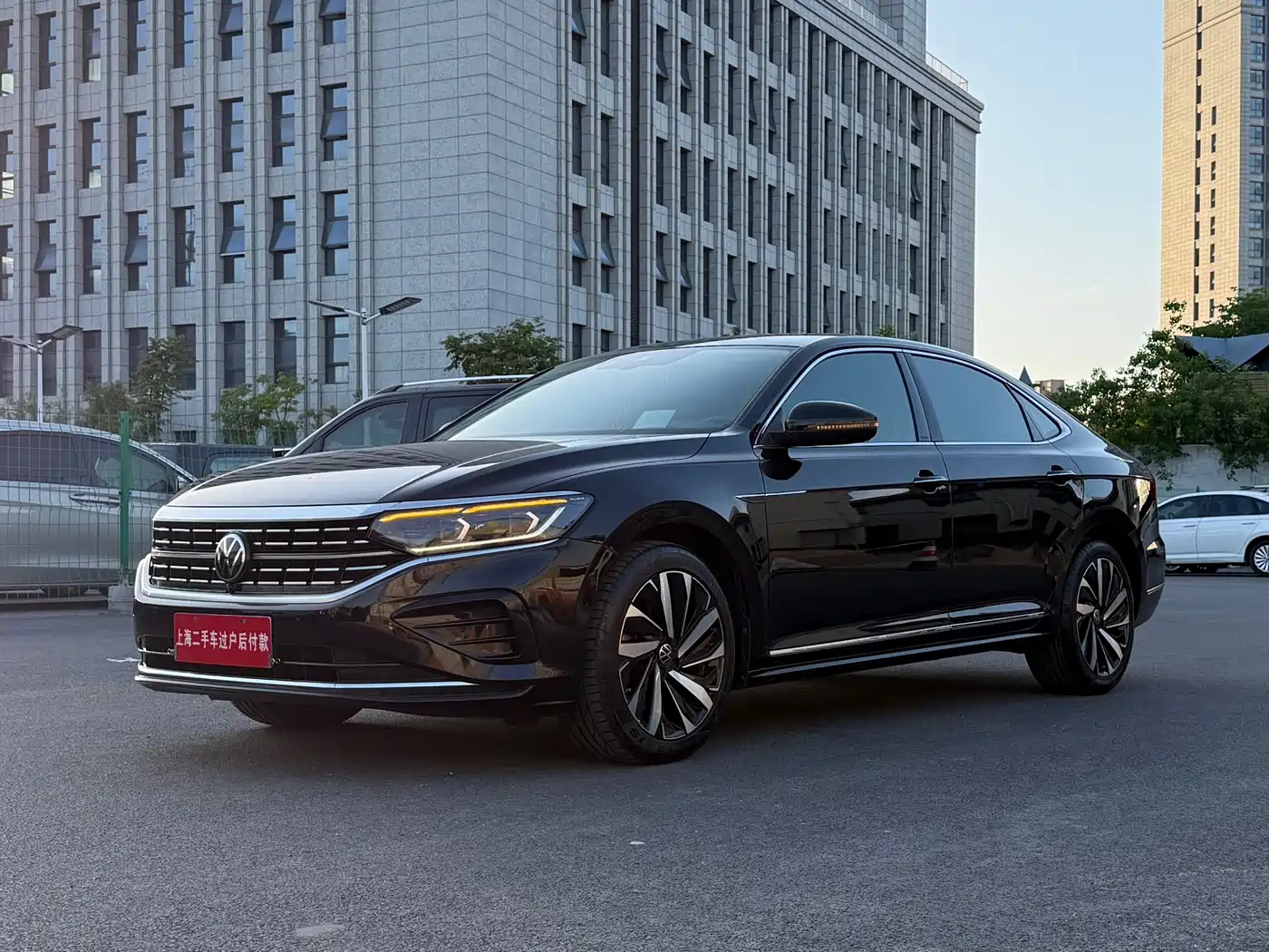 Volkswagen Passat 2022 380TSI Flagship Edition фото 2