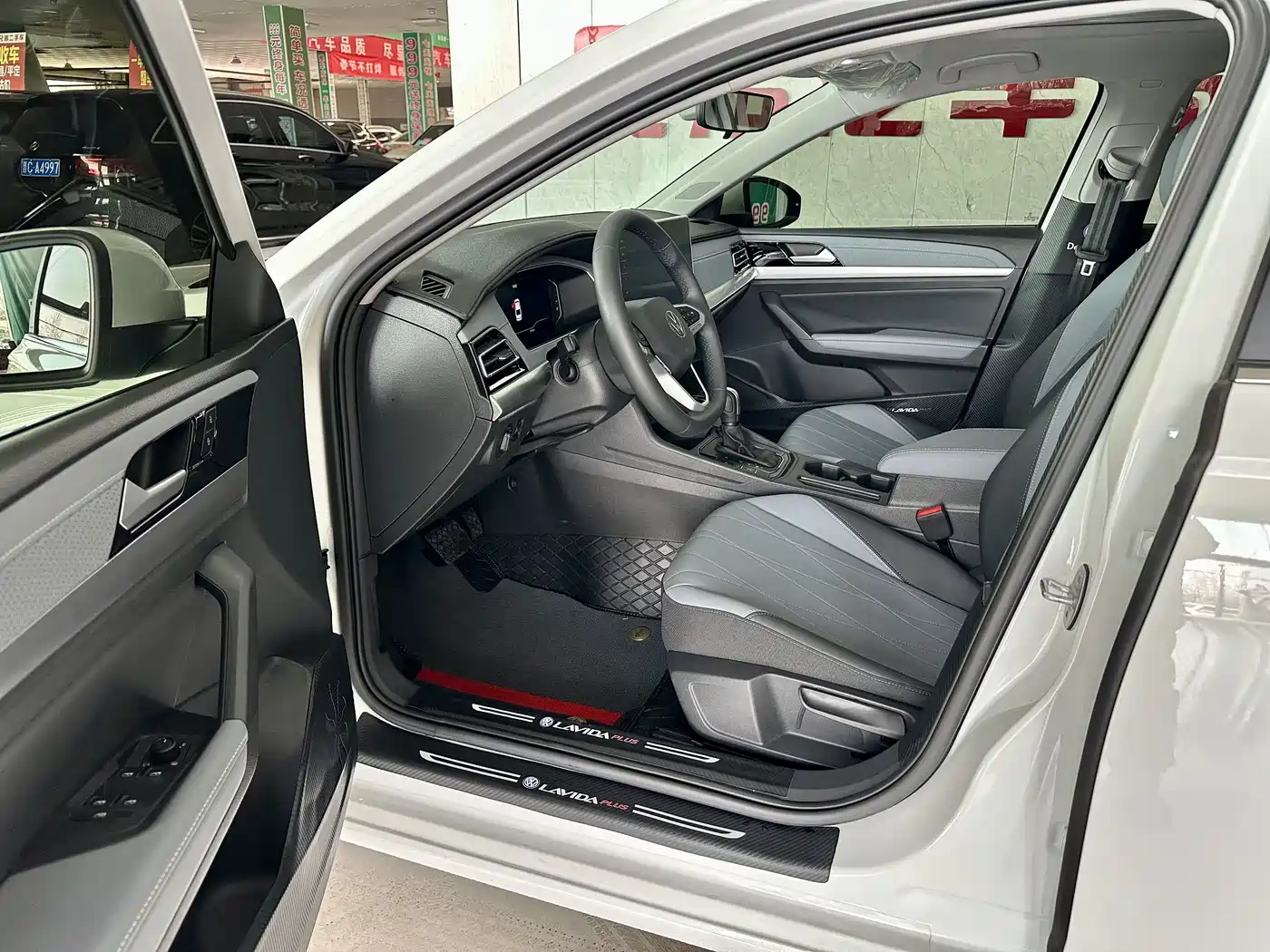 Volkswagen Lavida 2024 Model 1.5L Automatic Starlight 5 Million Edition фото 5