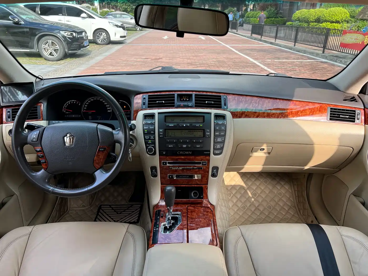Toyota Crown 2006 2.5L Royal Leather Edition фото 8