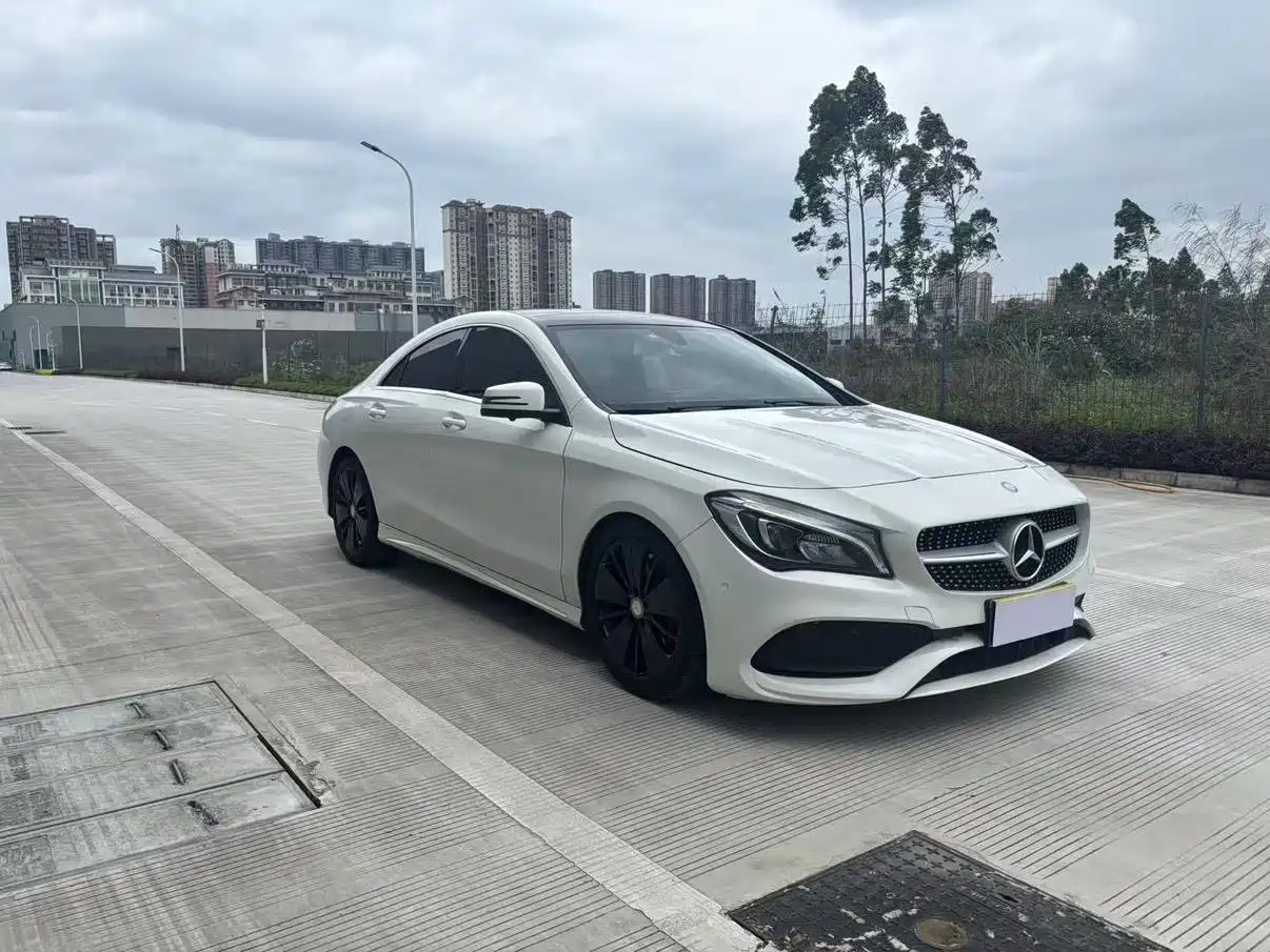 Mercedes-Benz CLA (Import) 2016 CLA 200 Fashion фото 3