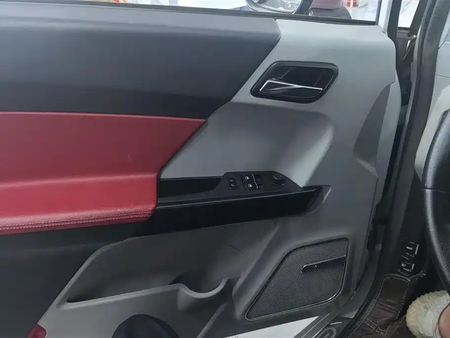ZOTYE E200