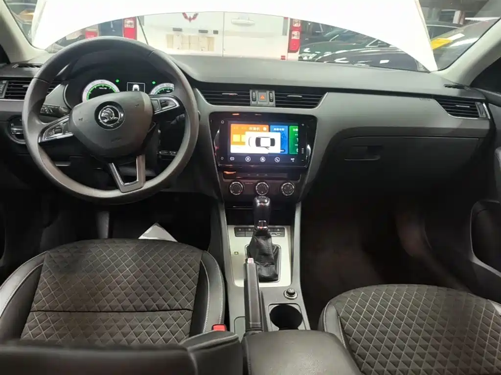 Škoda Octavia 2019 TSI280 DSG Smart Drive Luxury Edition China VI фото 10