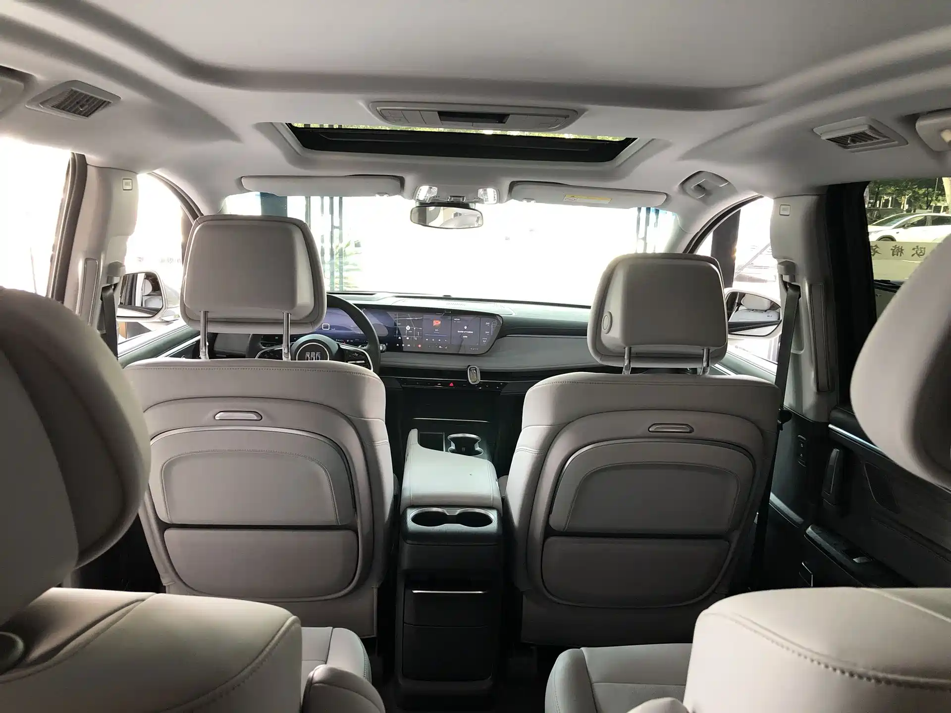 Фото 15 - Buick GL8
