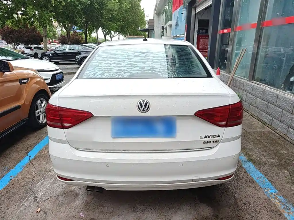 Volkswagen Lavida 2015 230TSI DSG Comfort Edition фото 6