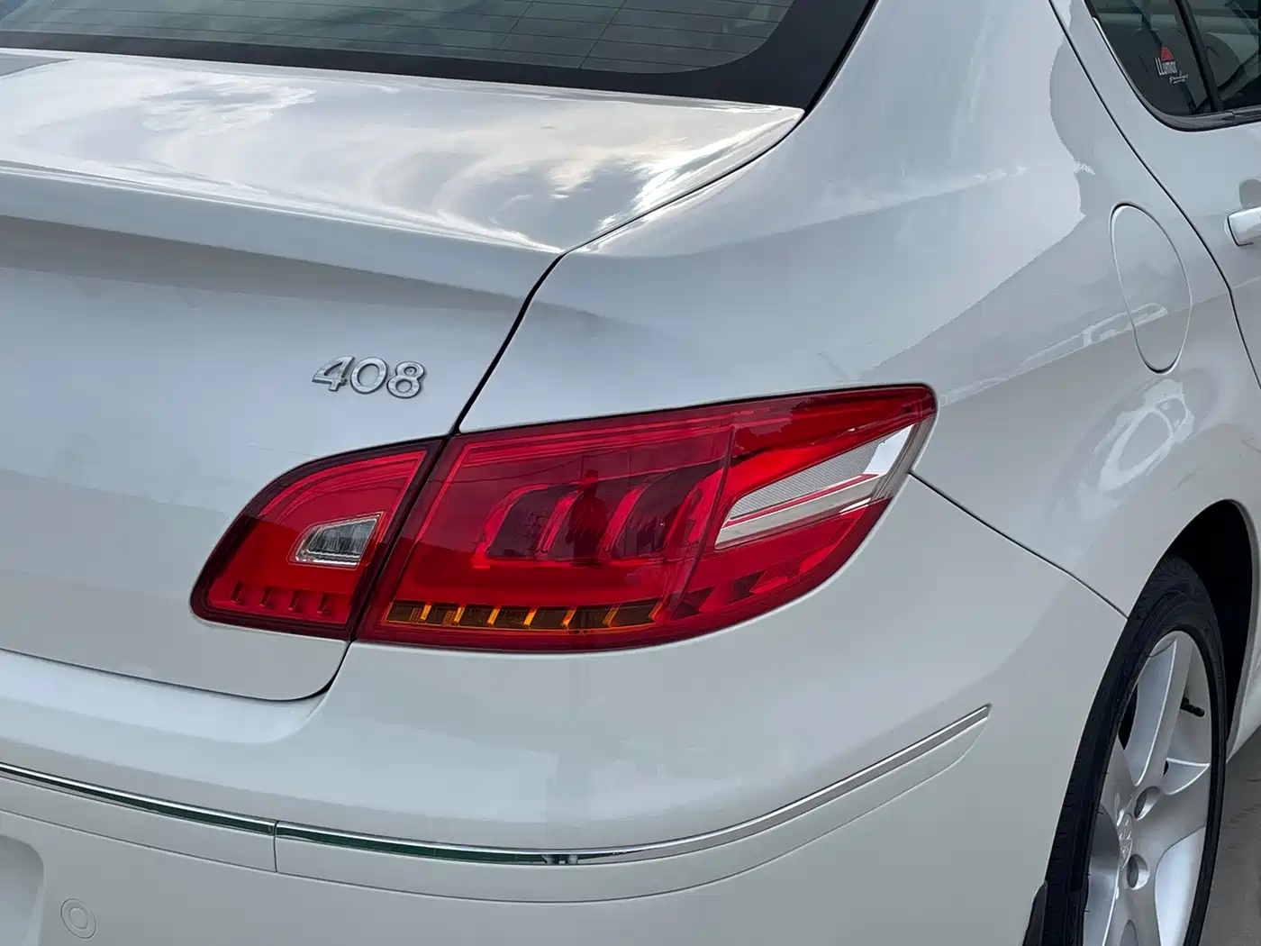 Peugeot 408 2013 2.0L Automatic Comfort Edition фото 10