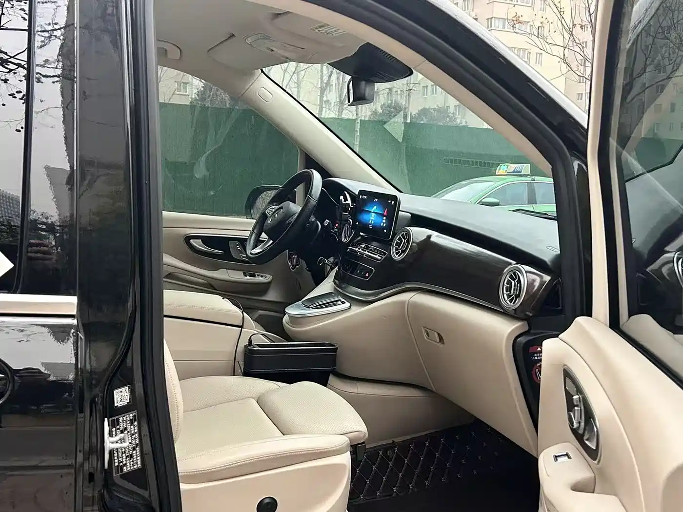 Фото 11 - Mercedes-Benz V-Class