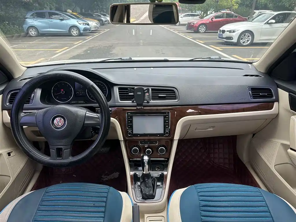 Volkswagen Lavida 2013 1.6L Automatic Comfort Edition фото 14