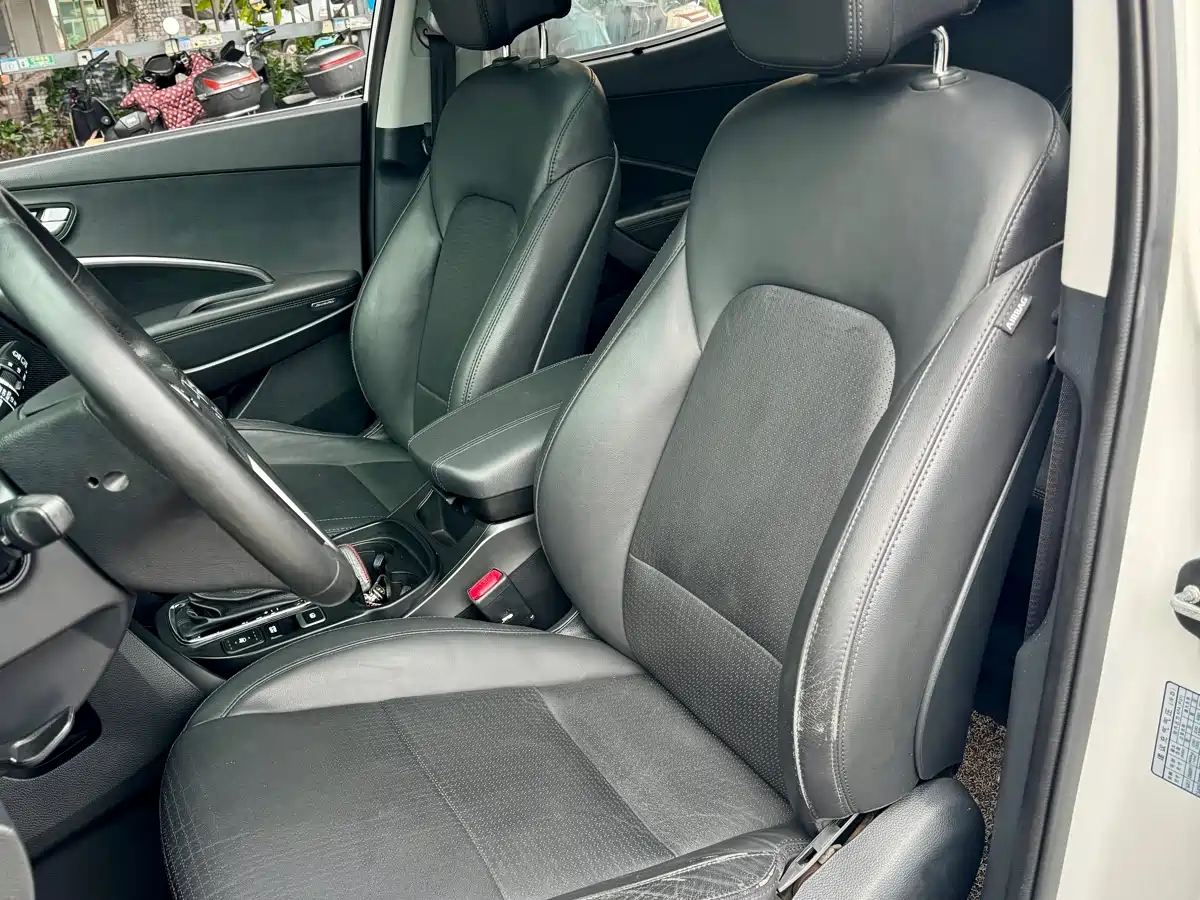 Hyundai Santa Fe 2013 Facelift 2.4L Automatic 4WD Premium фото 6