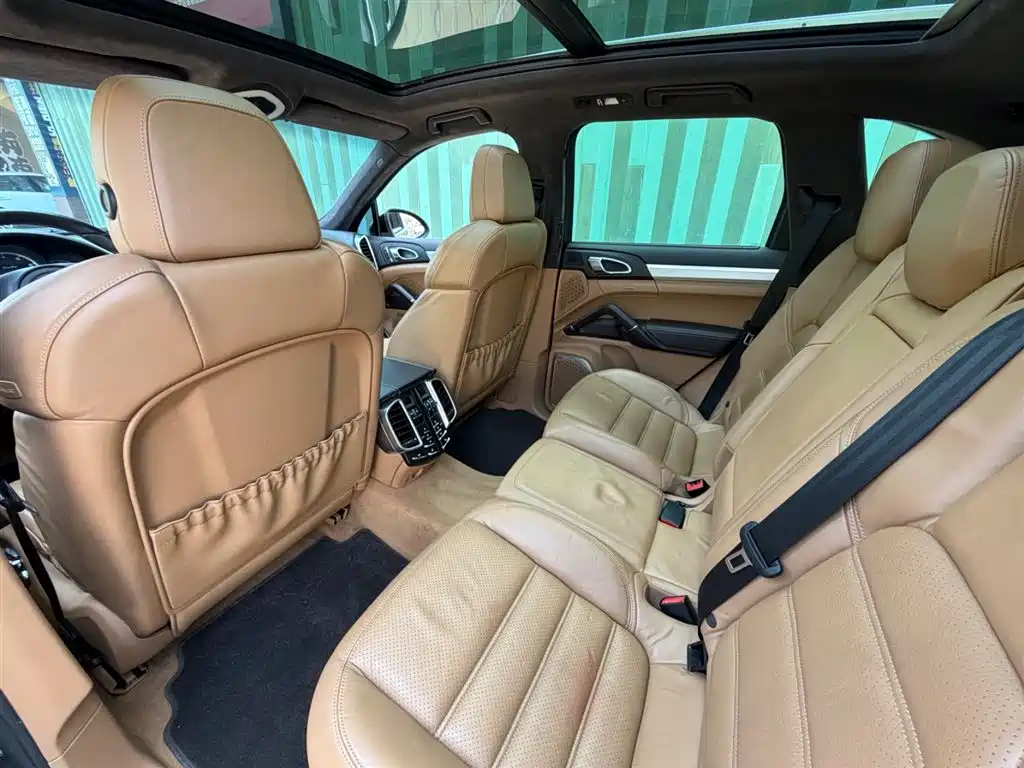 صورة 8 - Porsche Cayenne