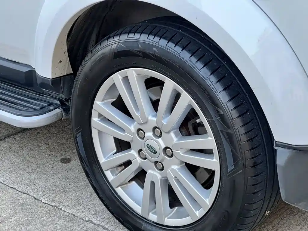 Photo 10 - Land Rover Discovery