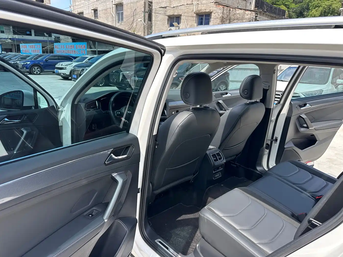 Volkswagen Tiguan L 2021 330TSI Automatic 2WD R-Line Premium фото 8
