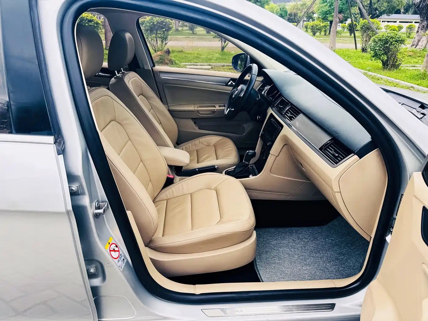 Volkswagen Bora 2014 1.6L Automatic Comfort Edition фото 11