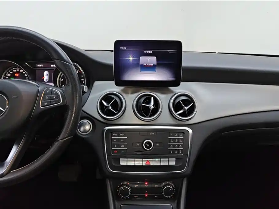 Mercedes-Benz CLA (Import) 2017 Facelift CLA 200 Dynamic фото 13