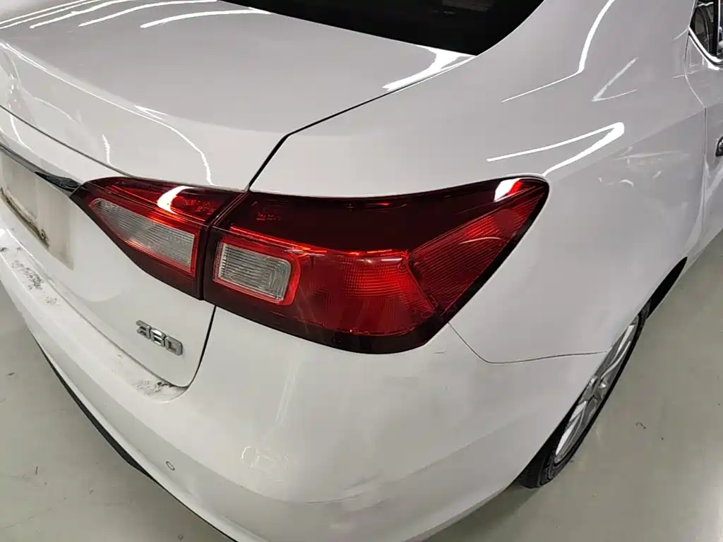 Фото 8 - Roewe 360