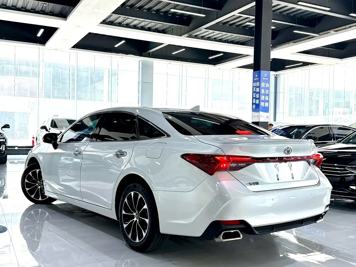 Toyota Avalon 2023 2.5L Luxury Edition фото 7