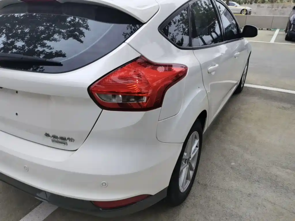 Фото 8 - Ford Focus