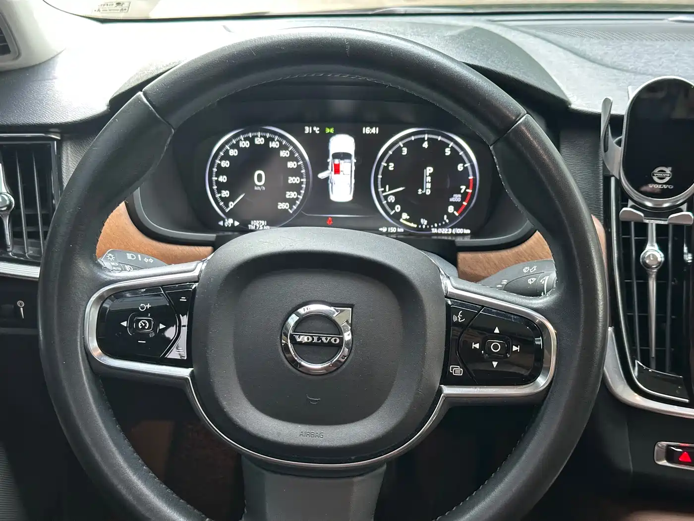 Фото 17 - Volvo S90