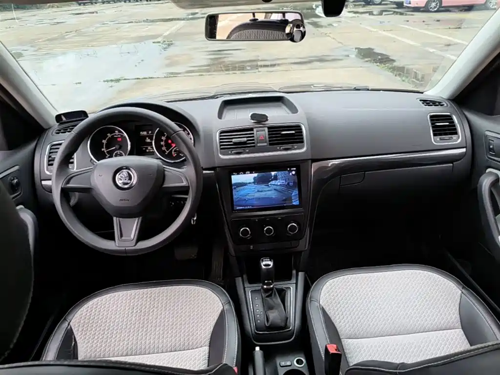 Škoda Yeti 2017 TSI280 DSG Advance фото 10