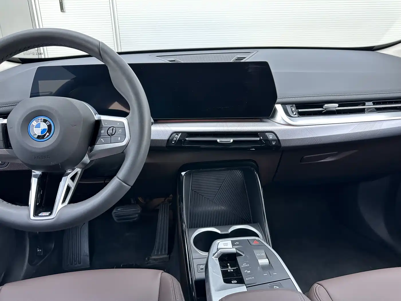 BMW iX1 2025 eDrive25L M Sport Package фото 10