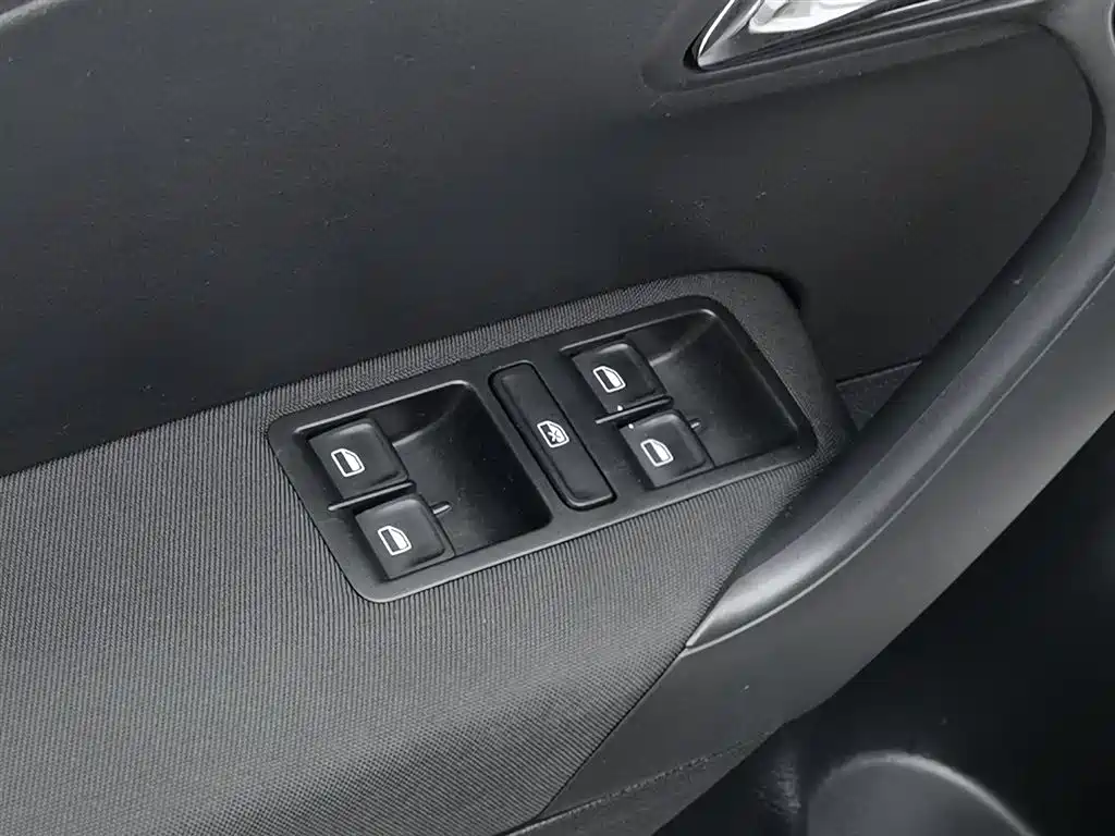 Volkswagen Polo 2016 1.6L Automatic Comfort фото 9