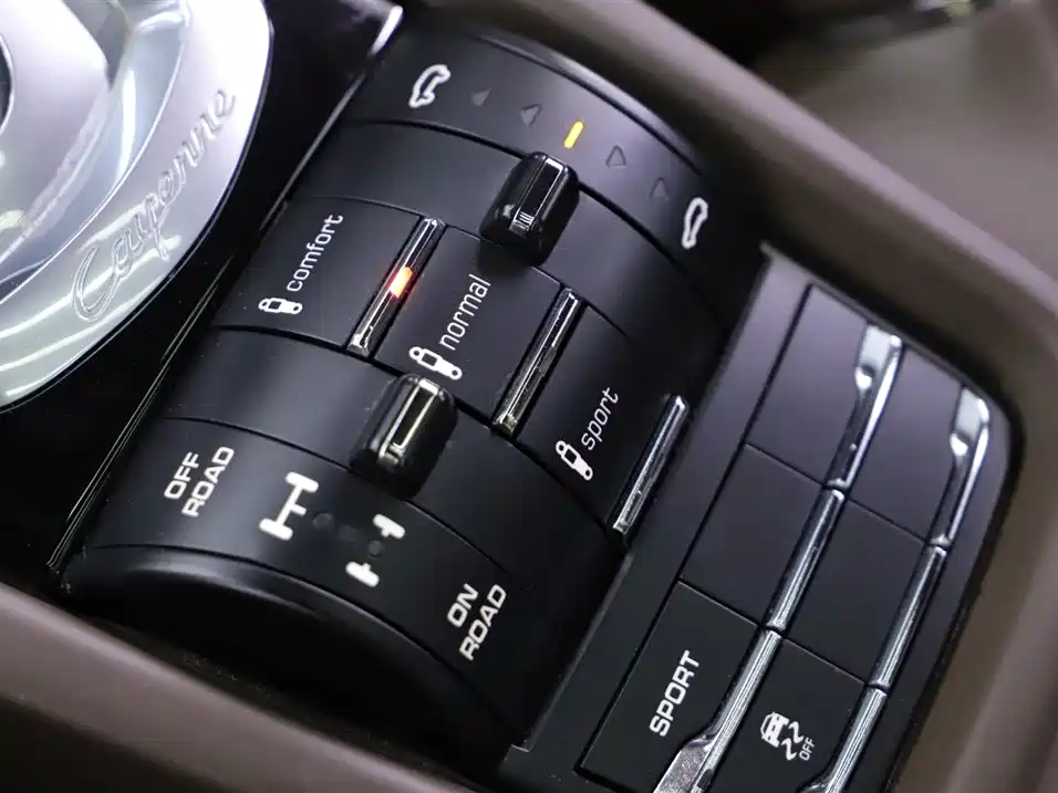 Porsche Cayenne 2014 Cayenne Platinum Edition 3.0T фото 12