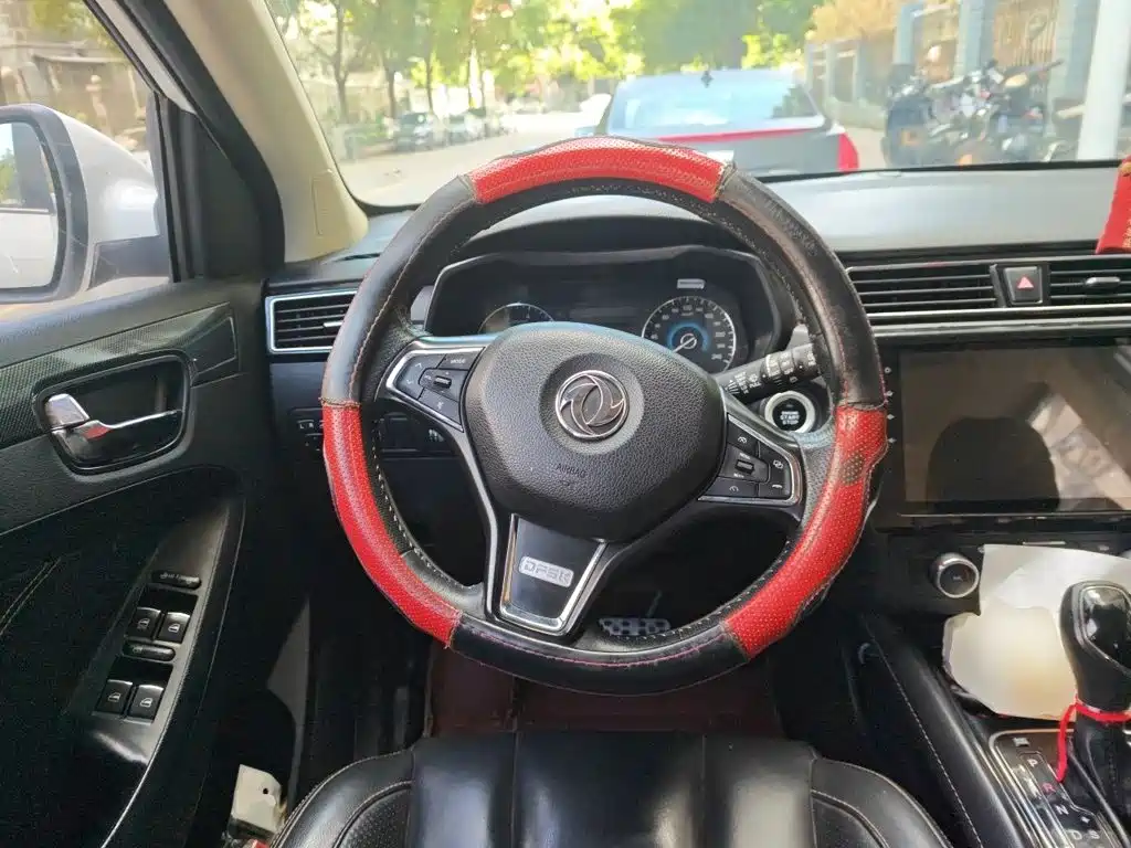 Dongfeng Fengguang Fengguang 580 2016 2016 Model 1.5T CVT Luxury Version