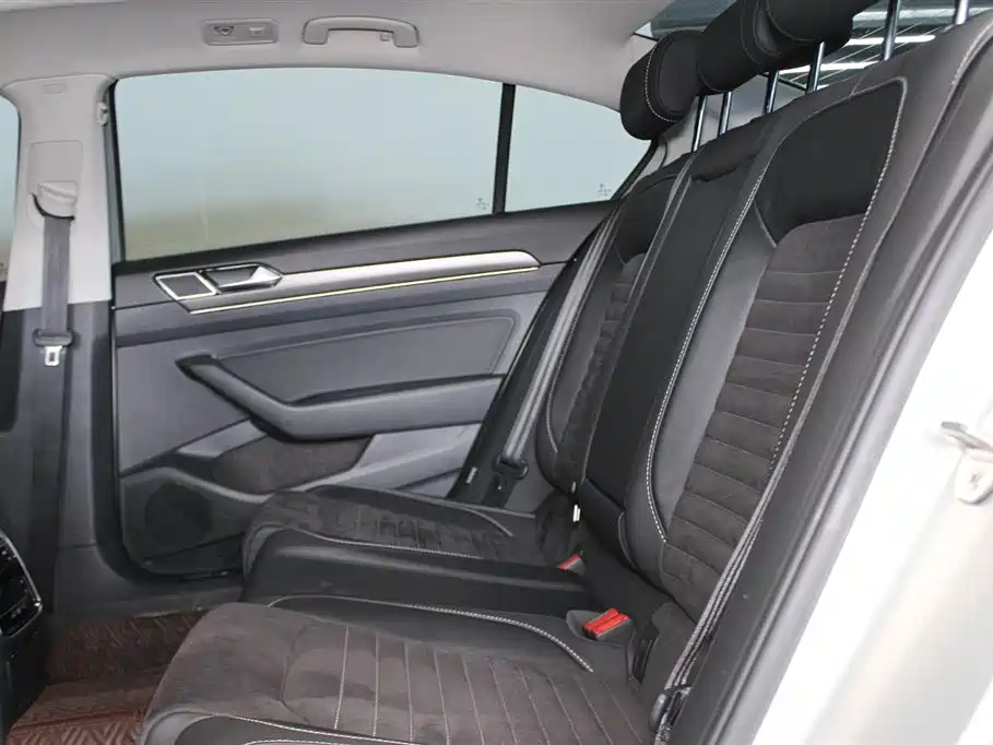 Volkswagen Magotan 2020 330TSI DSG Luxury фото 8