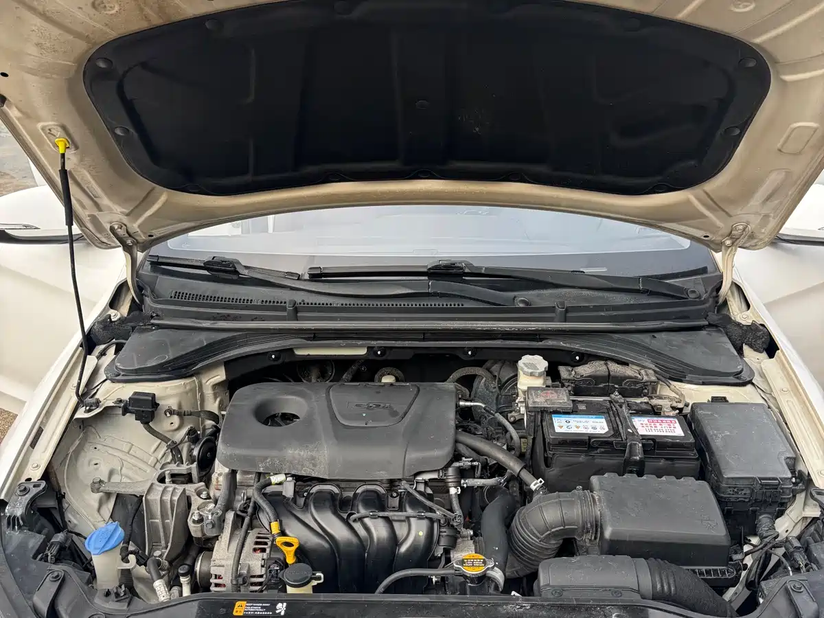 Hyundai Elantra 2016 Model 1.6L Automatic Smart Elite фото 15