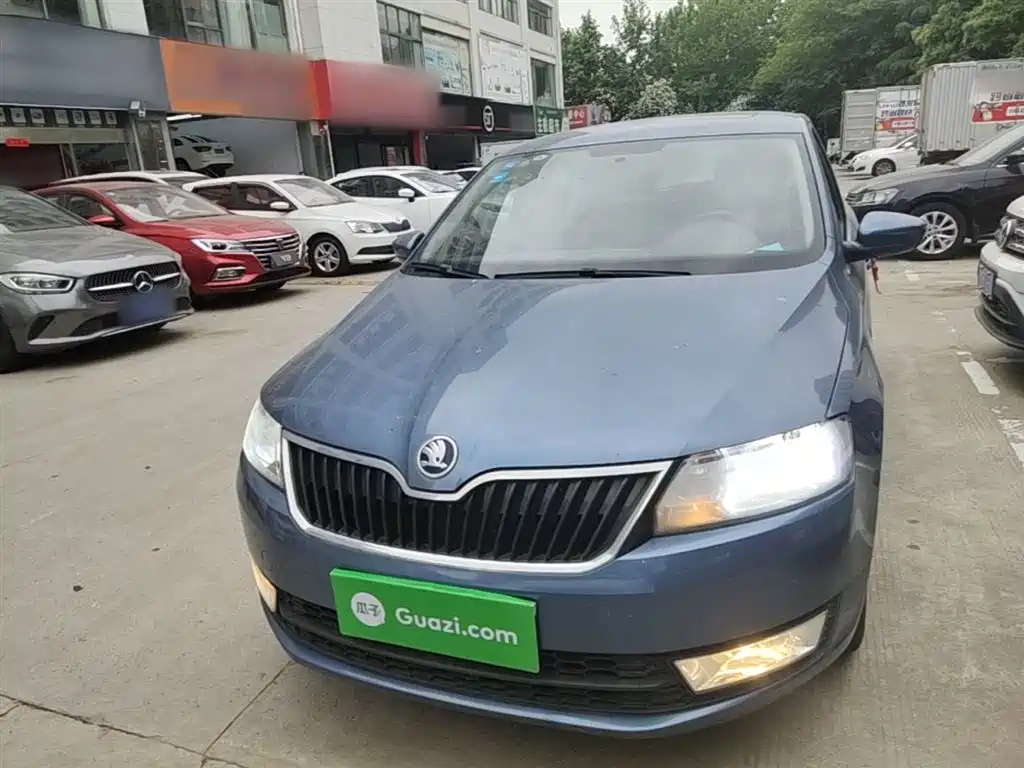 Škoda Skoda Rapid Spaceback 2016 1.6L Manual Pioneer Edition фото 3