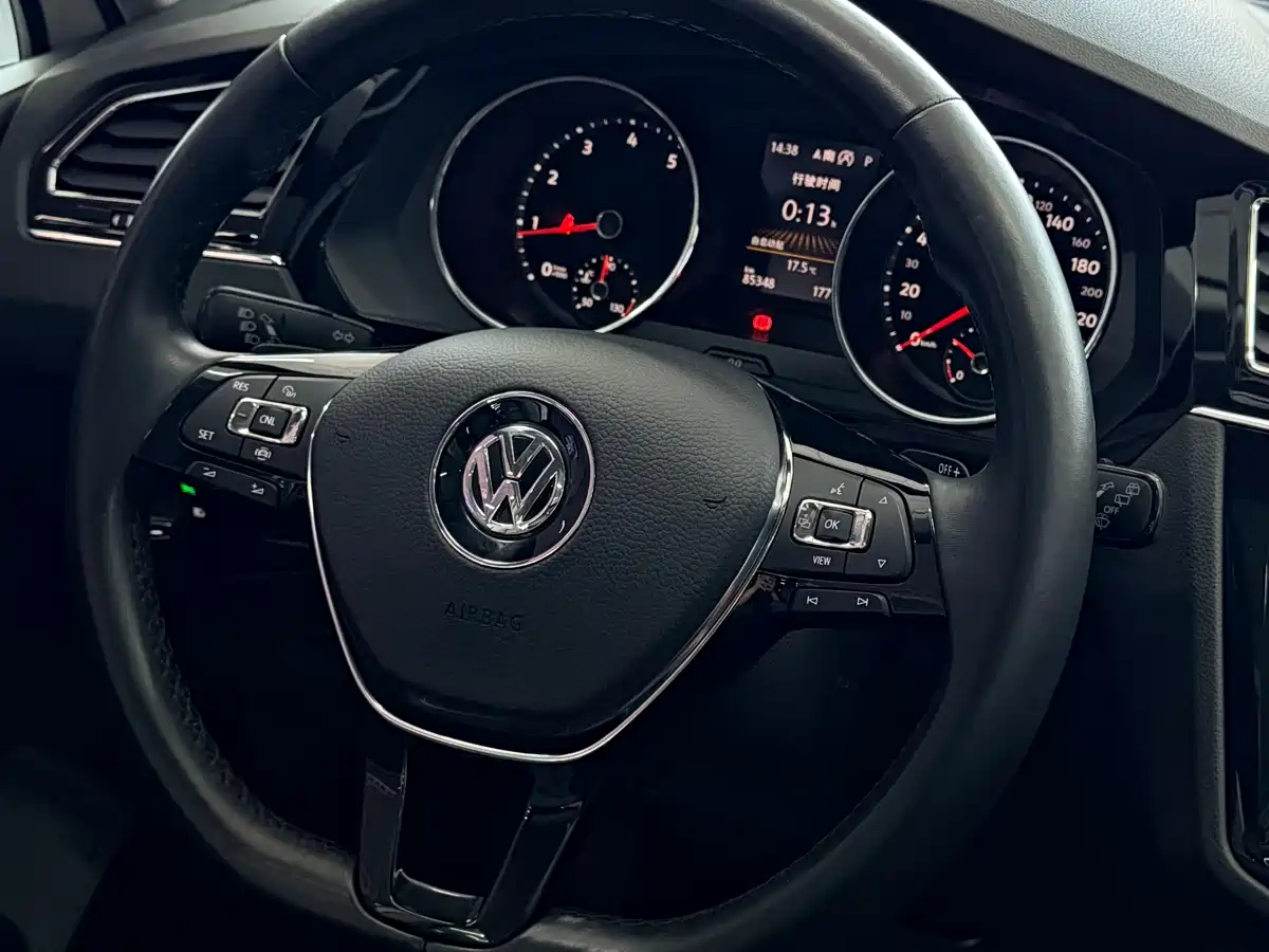 Volkswagen Tiguan L 2018 Facelift 330TSI Automatic 2WD Luxury Edition фото 17